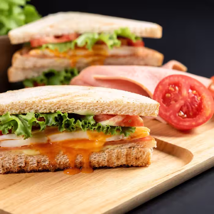 Mekin sandwich box with ham, egg and fresh vegetables
