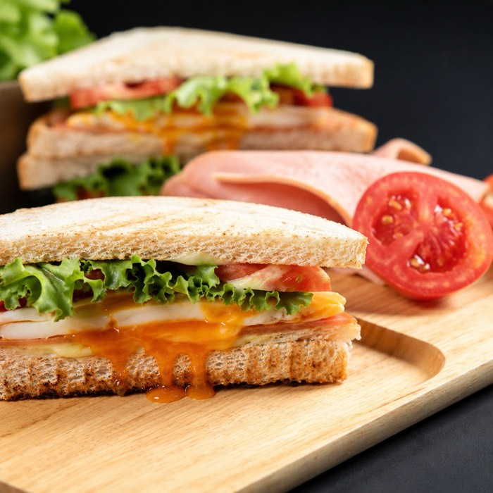 Mekin sandwich box with ham, egg and fresh vegetables
